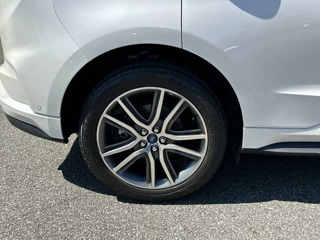 Certified 2019 Ford Edge Titanium w/ Equipment Group 301A image 17