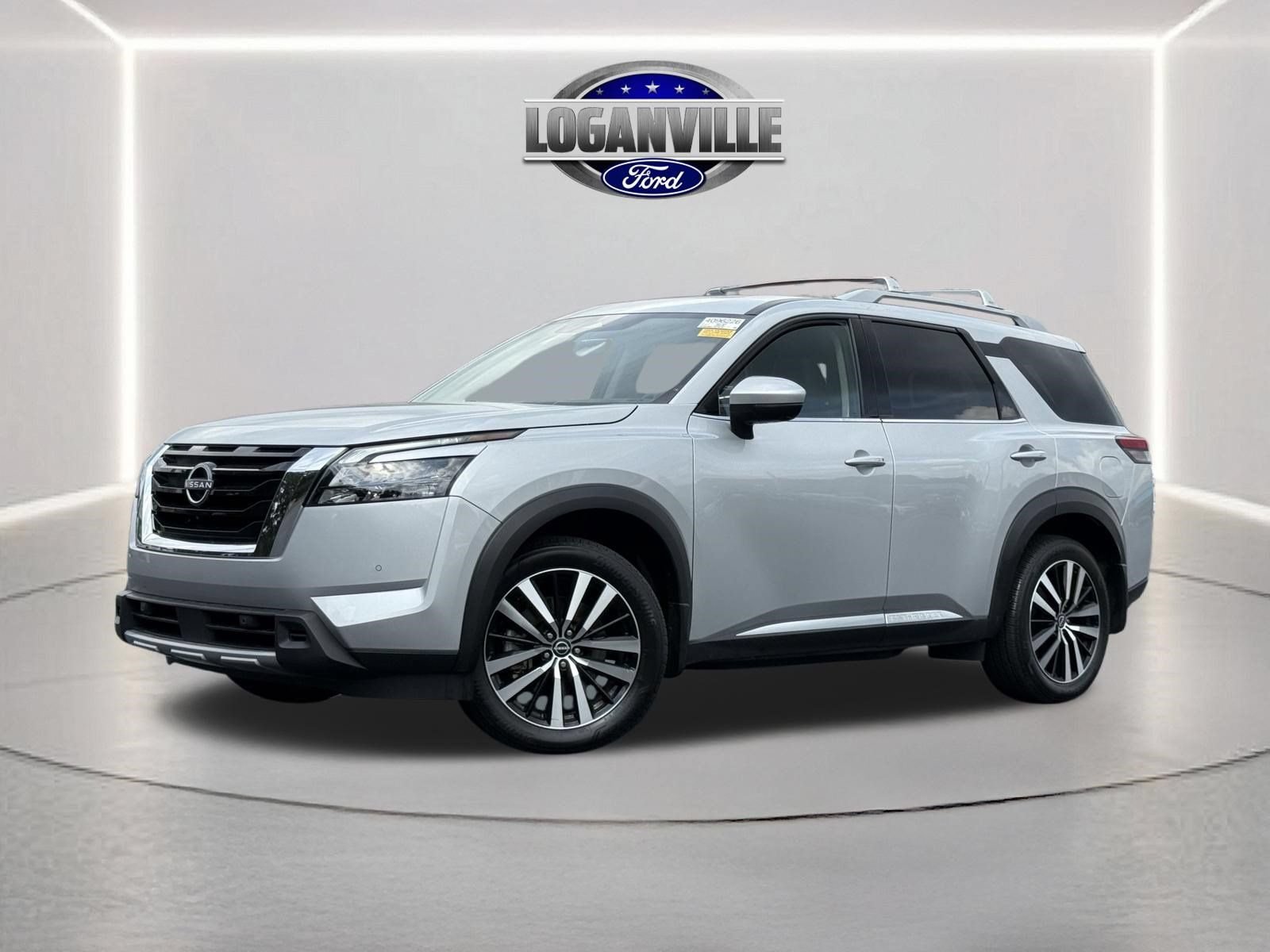 Used 2025 Nissan Pathfinder Platinum w/ Cargo Package AWD/4WD video 1
