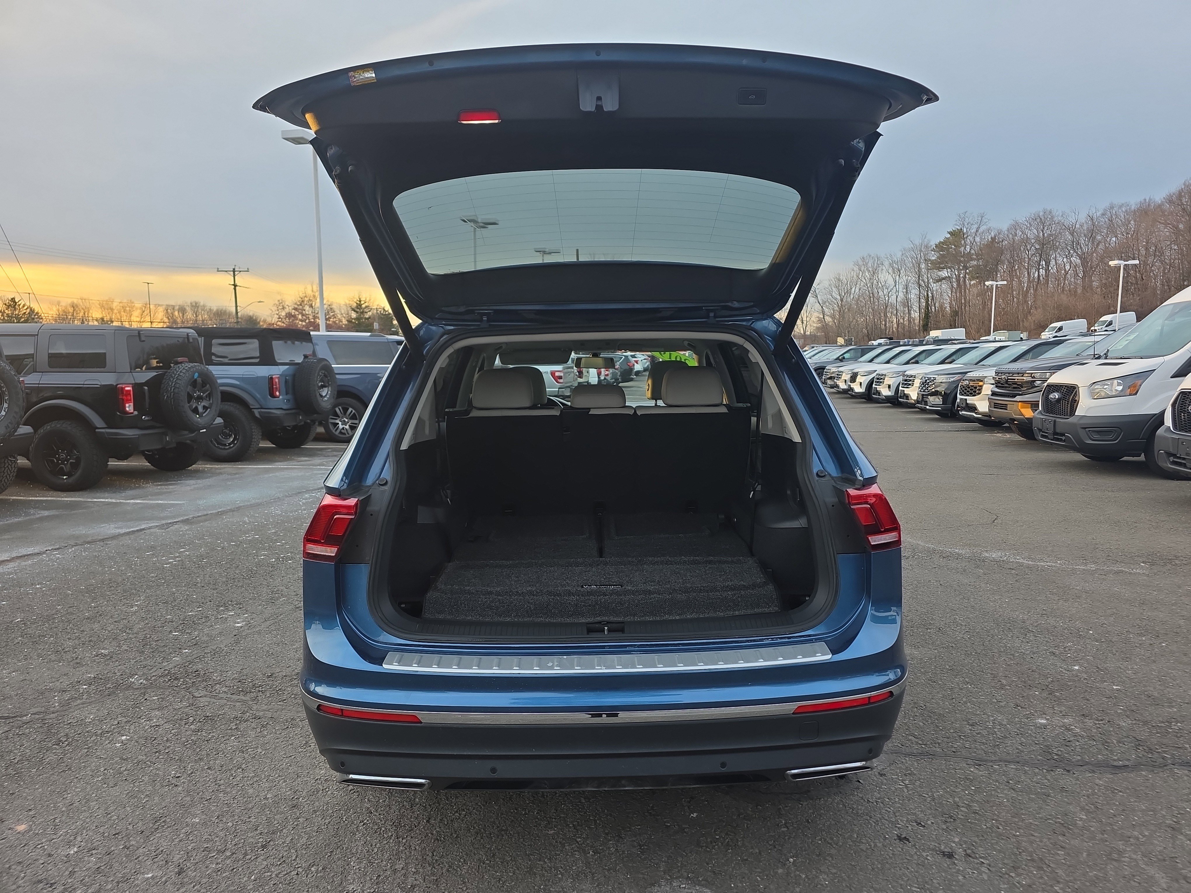 Used 2019 Volkswagen Tiguan SEL w/ 3rd Row Seat Package image 17