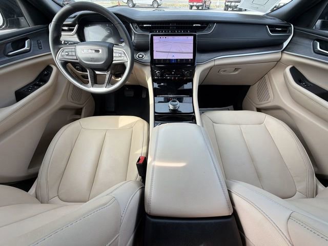 Used 2023 Jeep Grand Cherokee L Limited w/ Black Appearance Package image 23