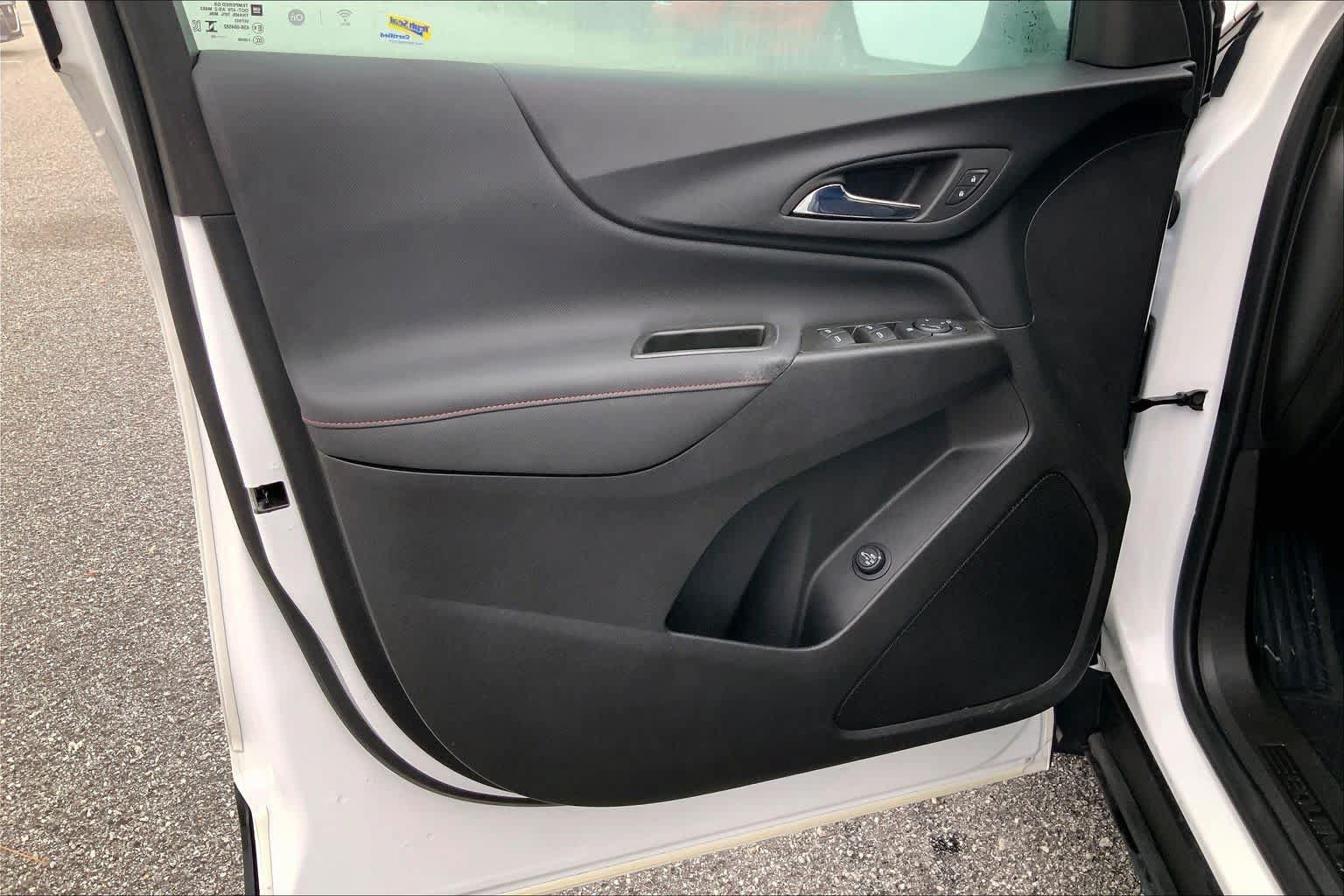 Used 2023 Chevrolet Equinox RS FWD image 21