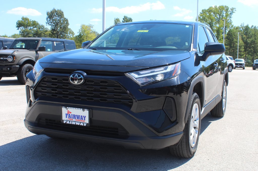 Used 2025 Toyota RAV4 LE AWD/4WD image 5