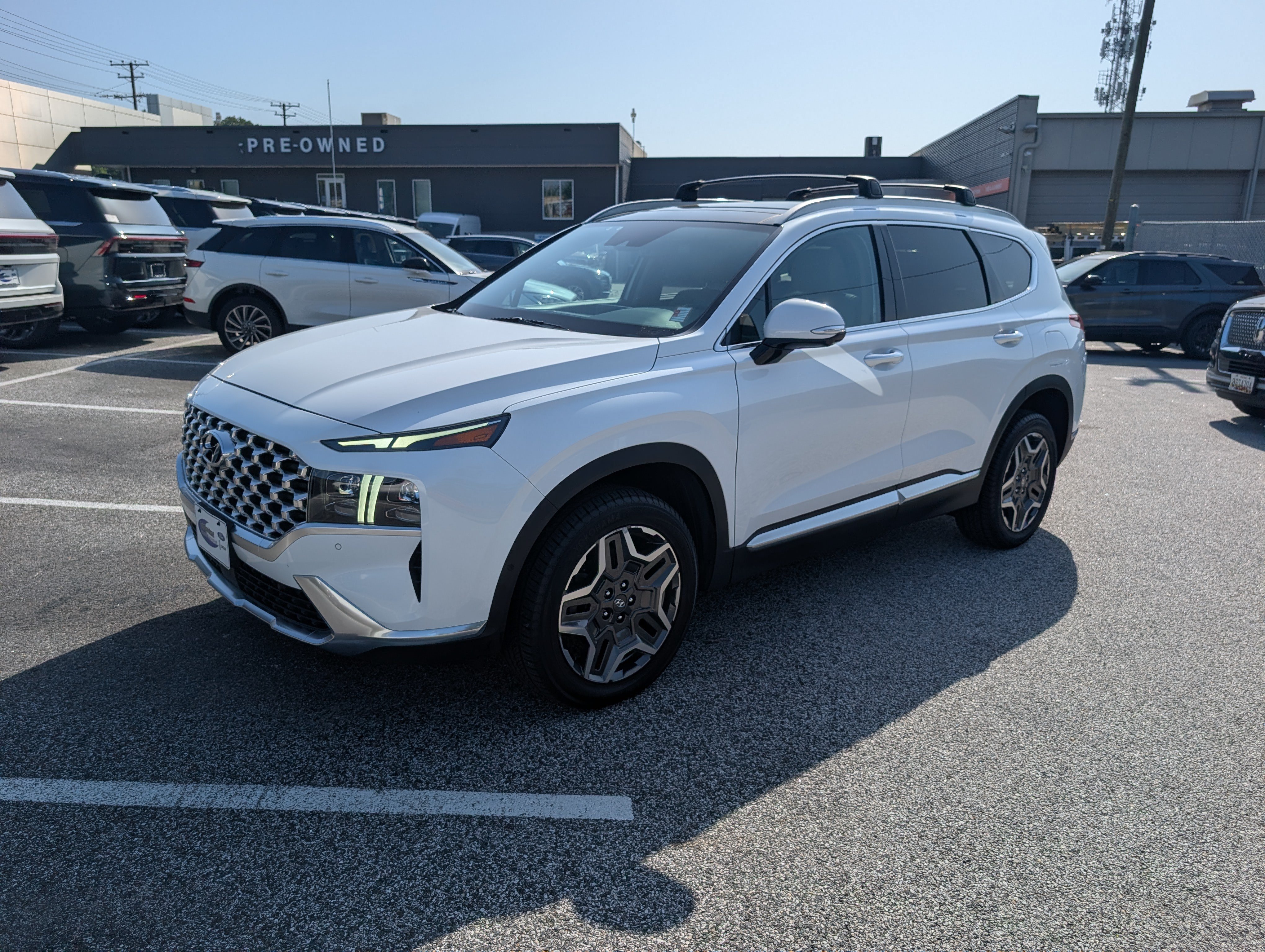 Used 2021 Hyundai Santa Fe Limited w/ Cargo Package AWD/4WD image 2