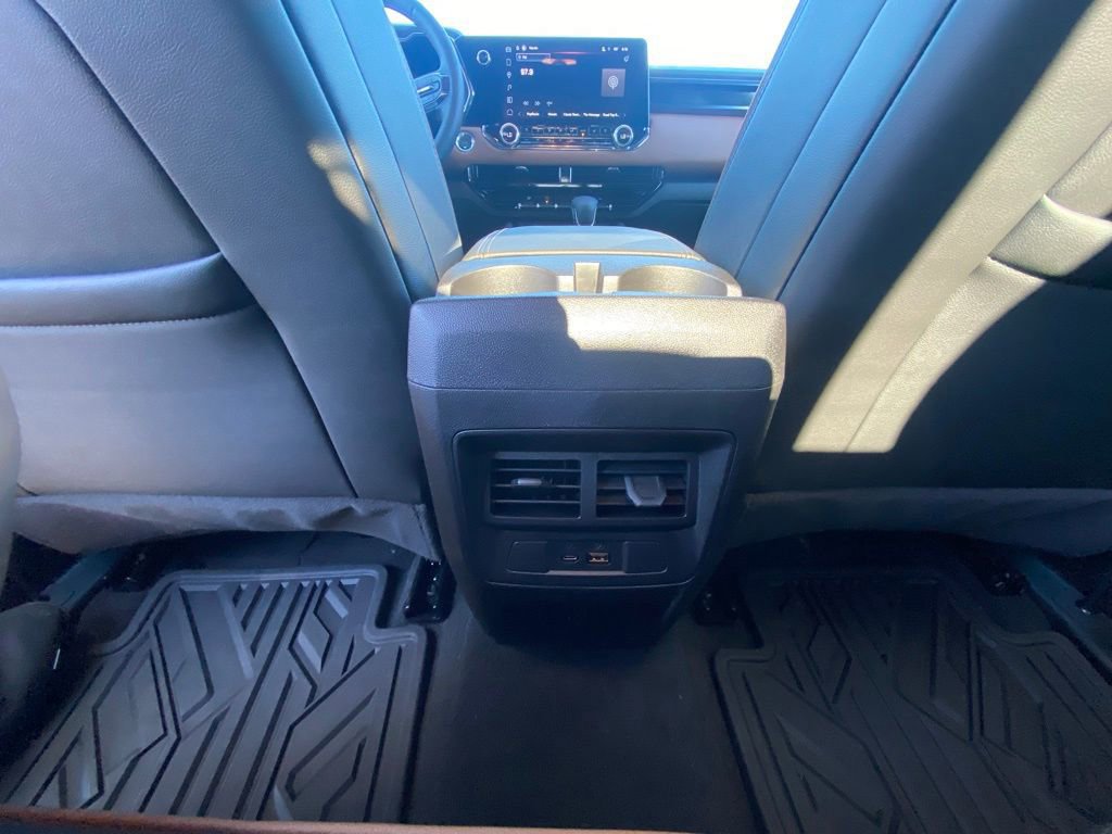 Used 2025 GMC Canyon AT4 w/ AT4 Premium Package image 24