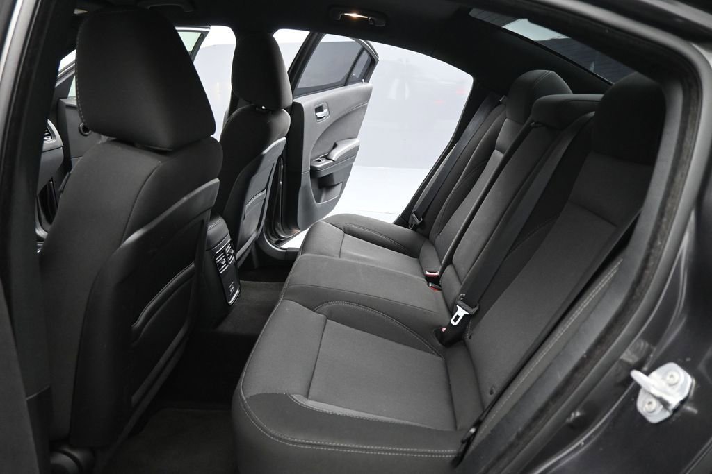 Used 2017 Dodge Charger SE w/ Blacktop Package RWD image 17
