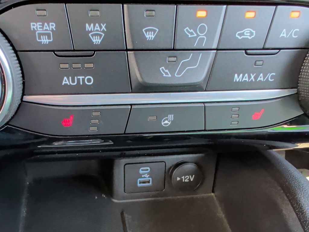 Certified 2022 Ford Escape SE w/ Cold Weather Package AWD/4WD image 20