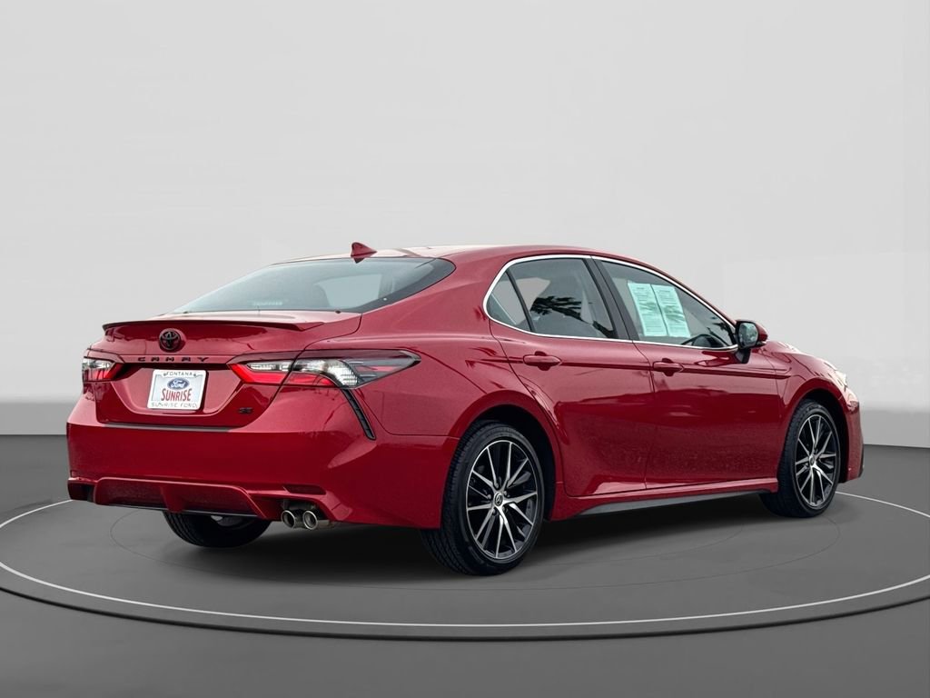 Used 2023 Toyota Camry SE image 4