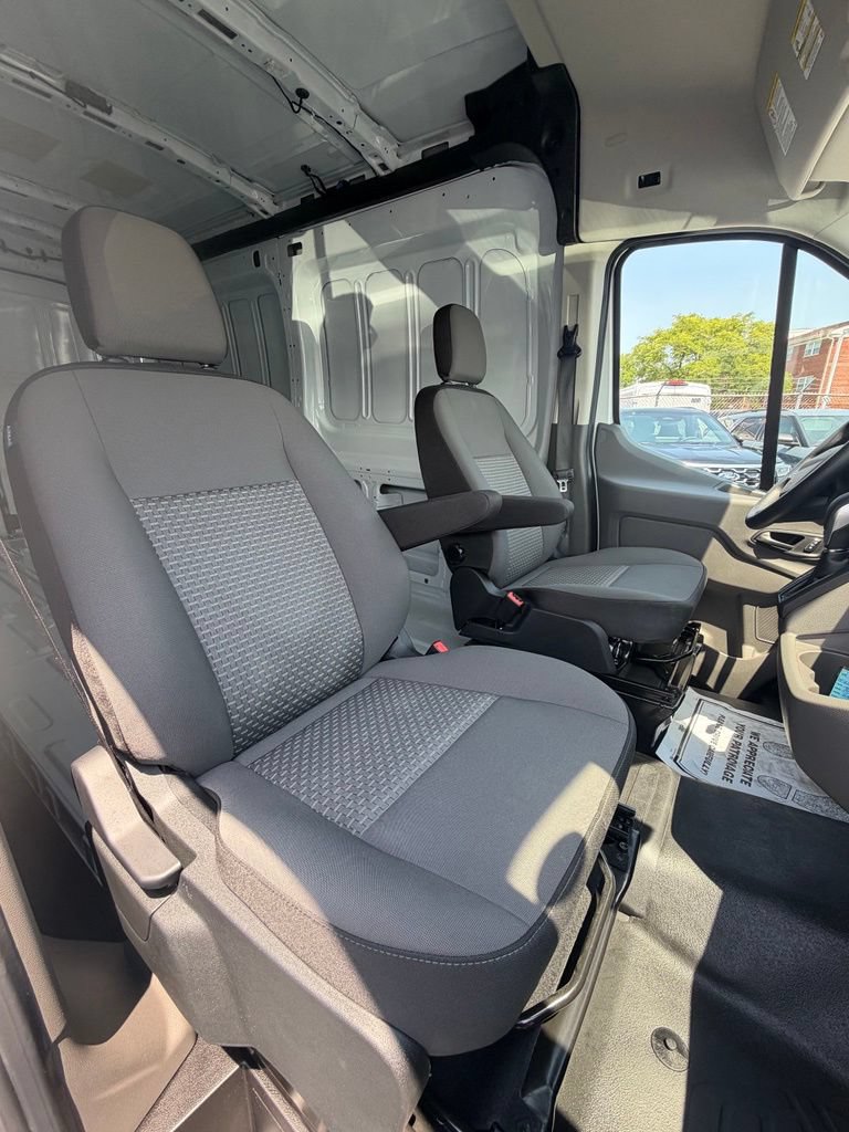 Certified 2026 Ford Transit 250 148 Medium Roof RWD image 34