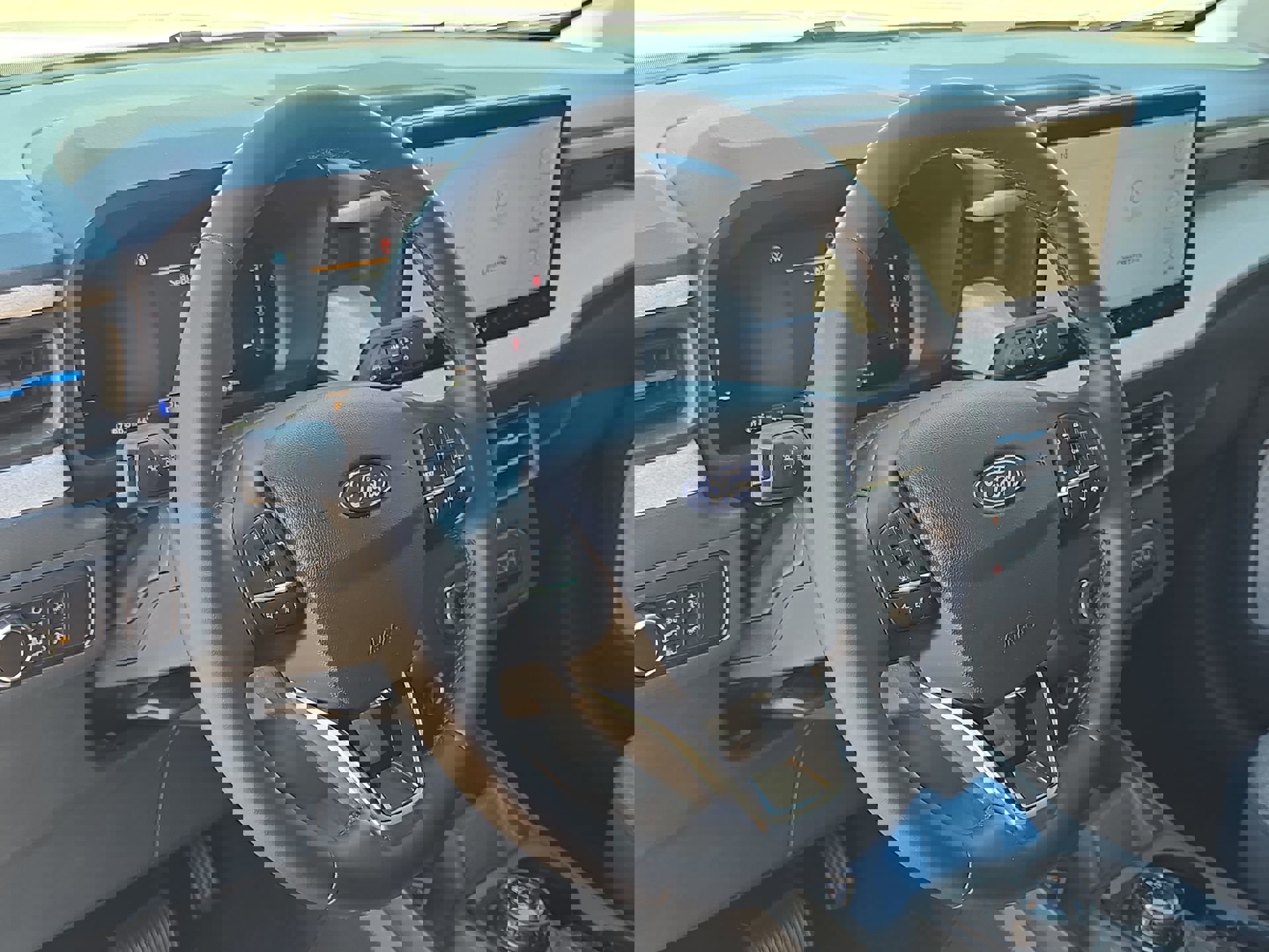 Certified 2025 Ford Maverick XLT w/ XLT Luxury Package image 14