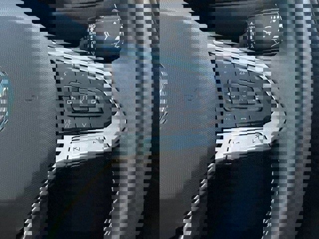 Used 2024 Volkswagen Tiguan SE w/ Panoramic Sunroof Package image 32