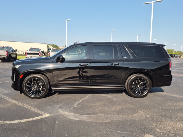 Used 2024 Cadillac Escalade ESV Sport Platinum w/ LPO, ONYX Package AWD/4WD image 7