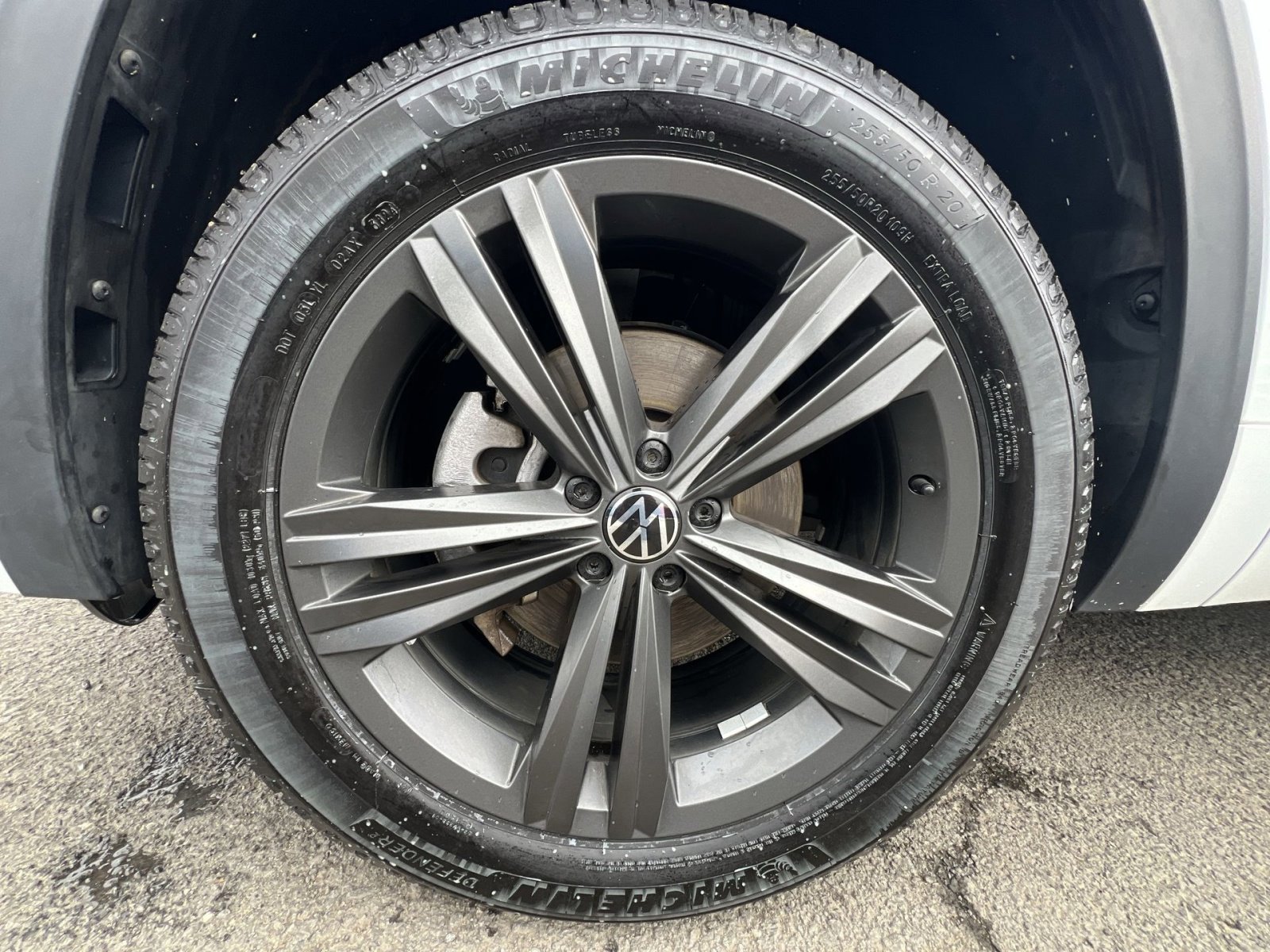 Used 2022 Volkswagen Atlas SEL R-Line image 12