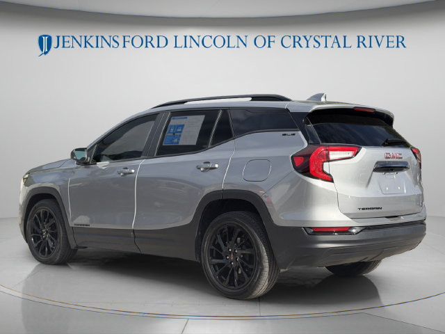 Used 2024 GMC Terrain SLE w/ Driver Convenience Package FWD image 7