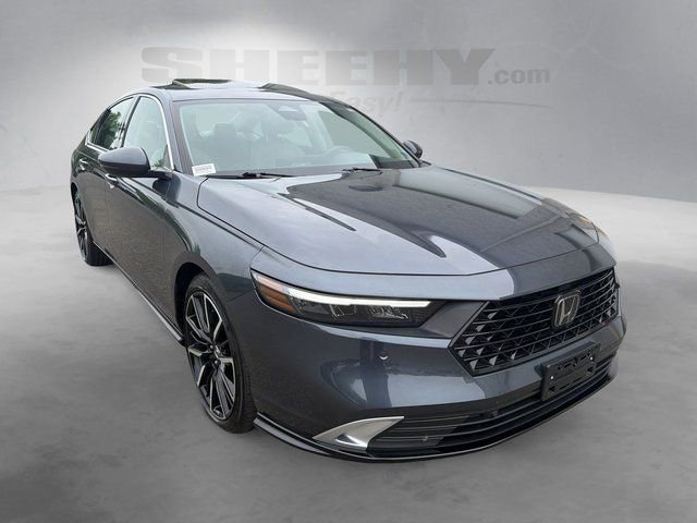 Used 2023 Honda Accord Touring image 2