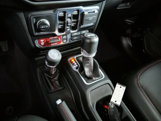 Used 2023 Jeep Wrangler Unlimited Rubicon w/ Cold Weather Group AWD/4WD image 23