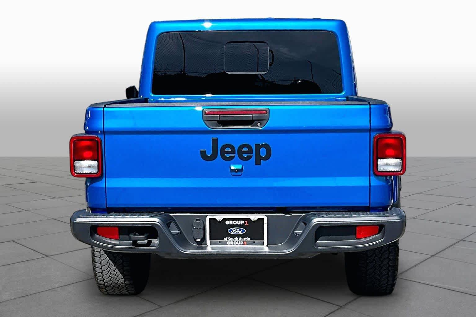 Used 2025 Jeep Gladiator Sport AWD/4WD image 5