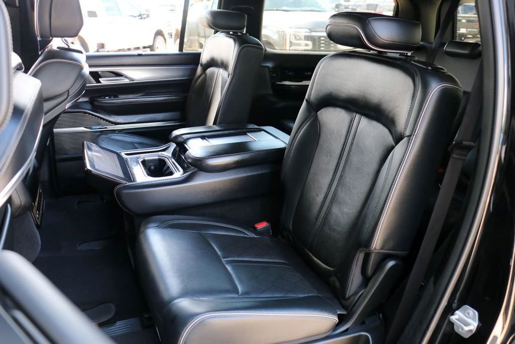Used 2022 Jeep Grand Wagoneer Series II AWD/4WD image 20