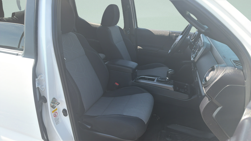 Used 2020 Toyota Tacoma TRD Off-Road AWD/4WD image 19