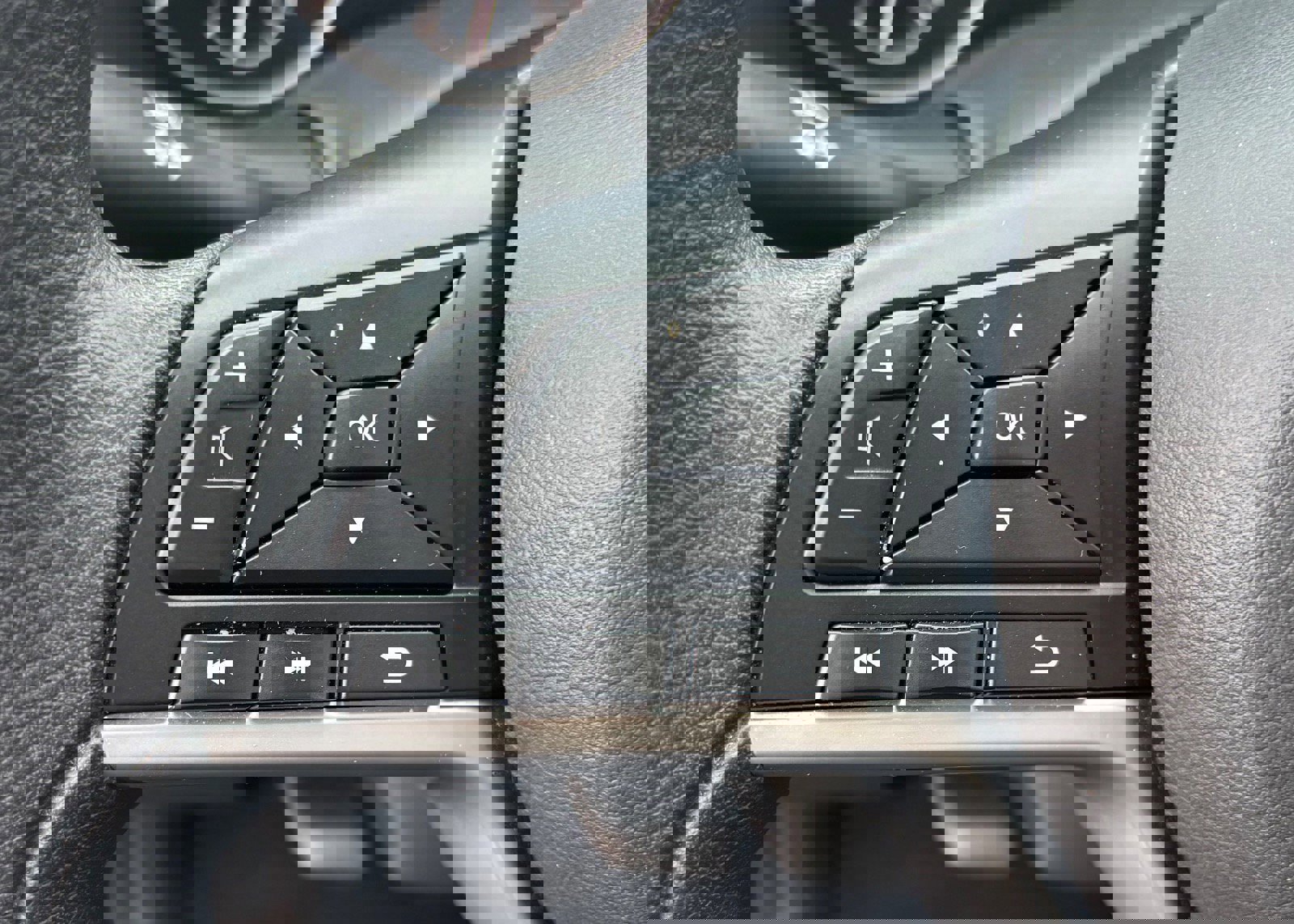 Used 2025 Nissan Altima 2.5 SV image 30