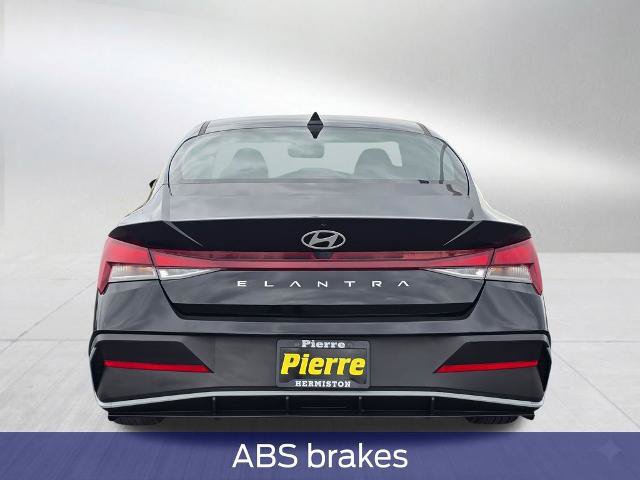 Used 2024 Hyundai Elantra SEL FWD image 5
