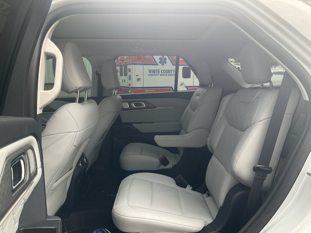 Certified 2025 Ford Explorer Platinum w/ Ultimate Package AWD/4WD image 14