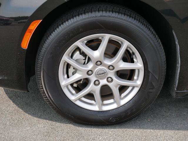 Used 2024 Chrysler Pacifica Touring-L FWD image 9