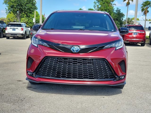 Used 2022 Toyota Sienna XSE image 6