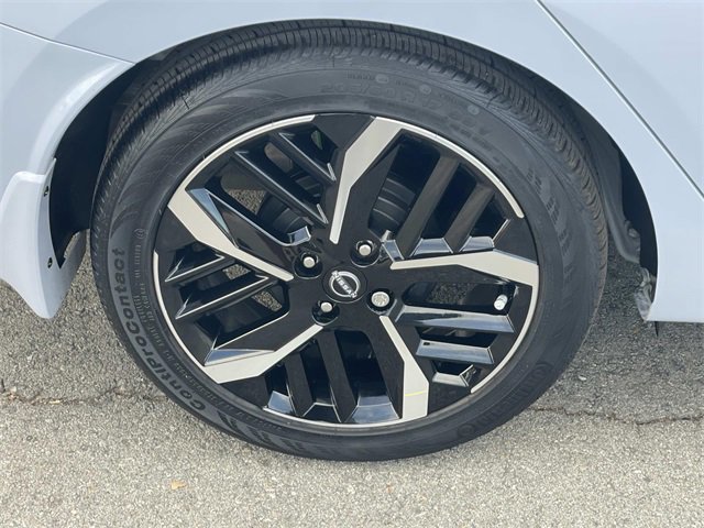 Used 2025 Nissan Versa SR w/ Trunk Package image 38