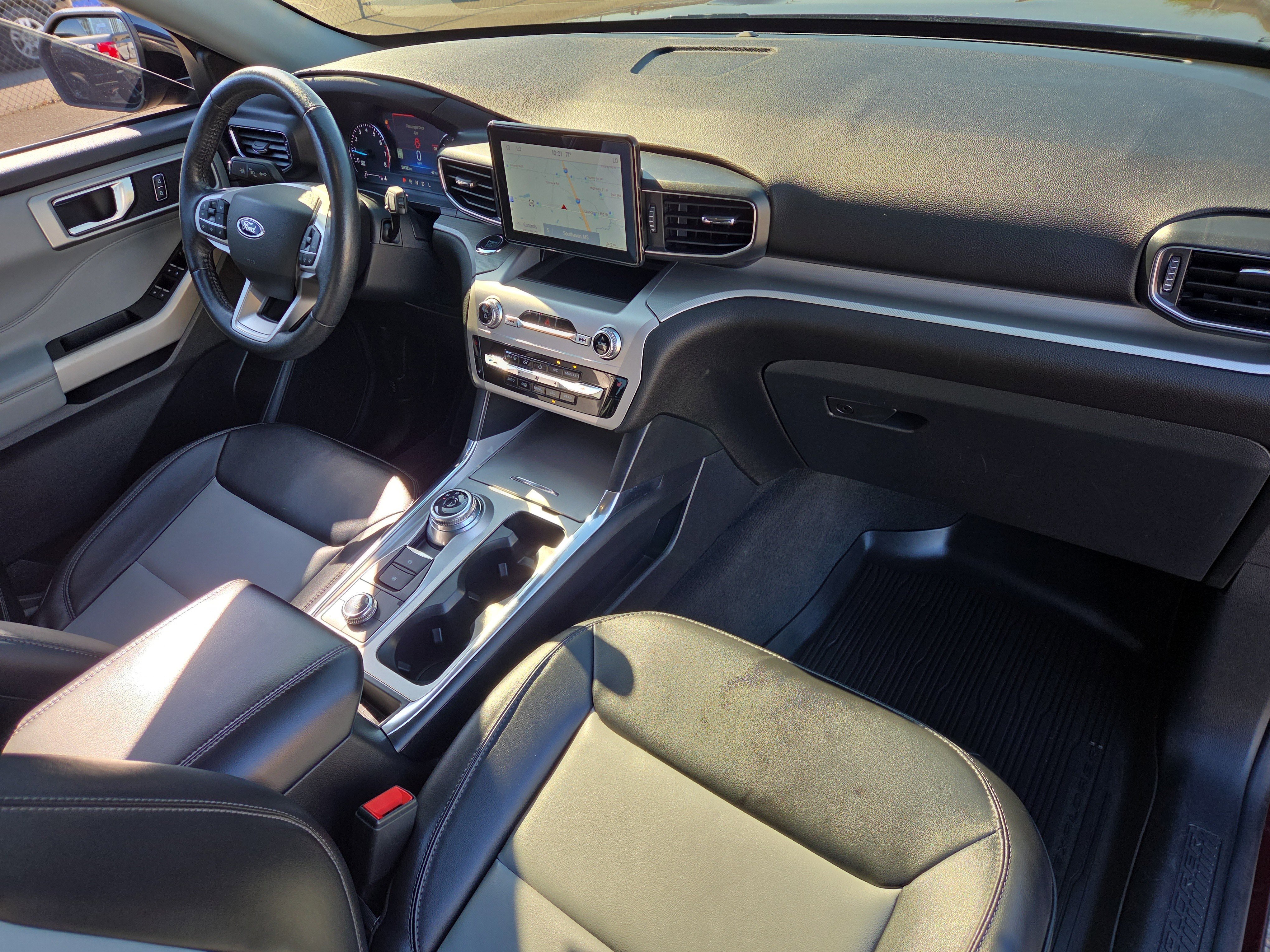 Certified 2022 Ford Explorer XLT w/ Equipment Group 202A AWD/4WD image 18