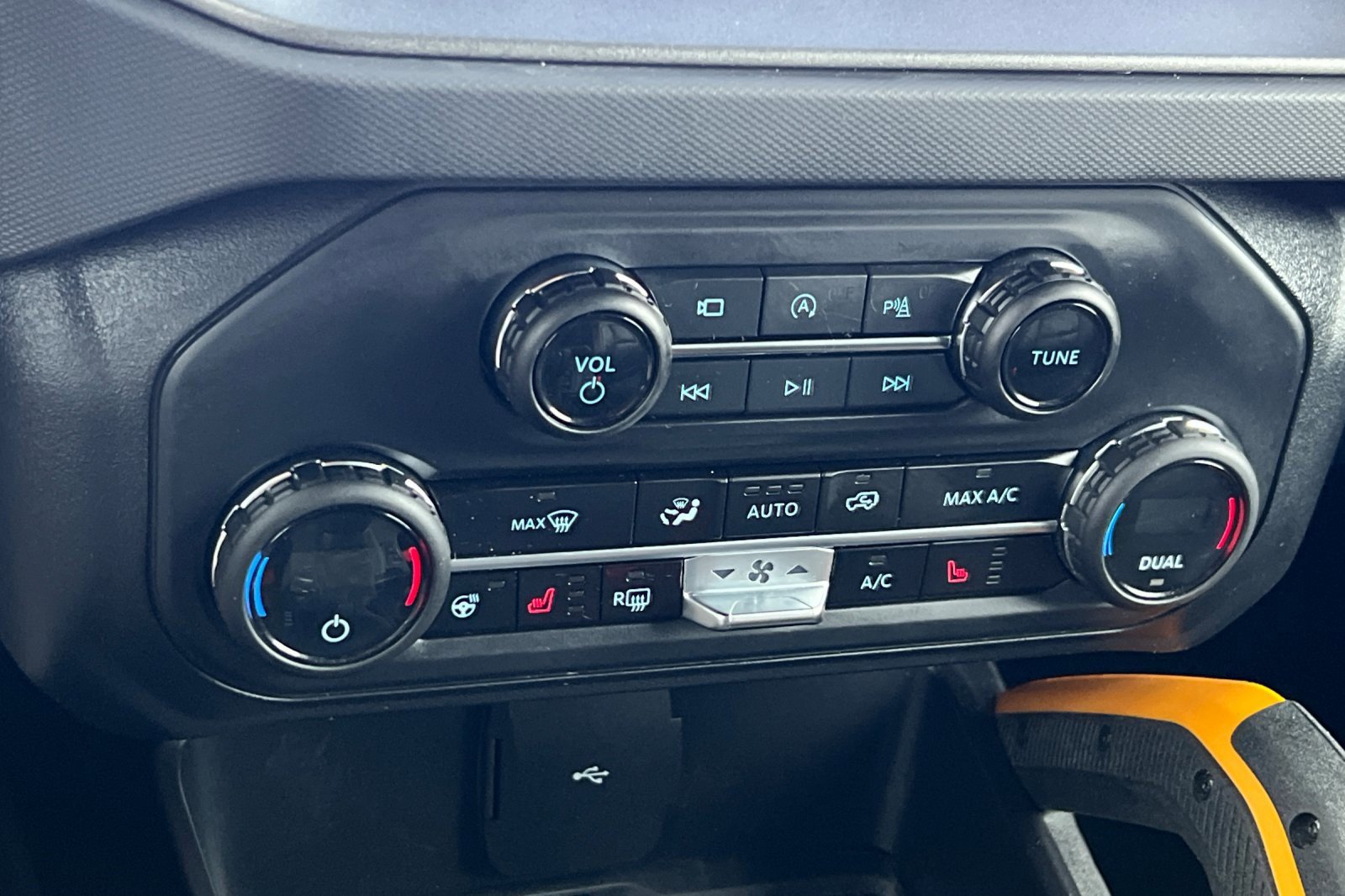 Certified 2024 Ford Bronco Badlands image 21