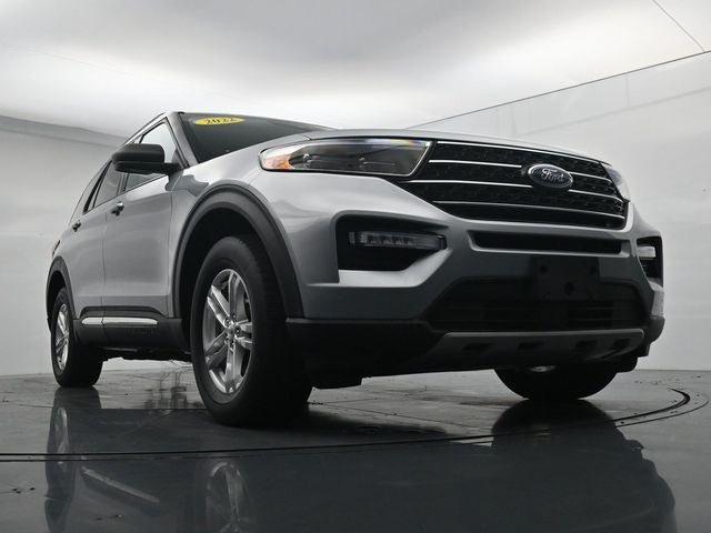 Certified 2022 Ford Explorer XLT w/ Equipment Group 202A AWD/4WD image 37