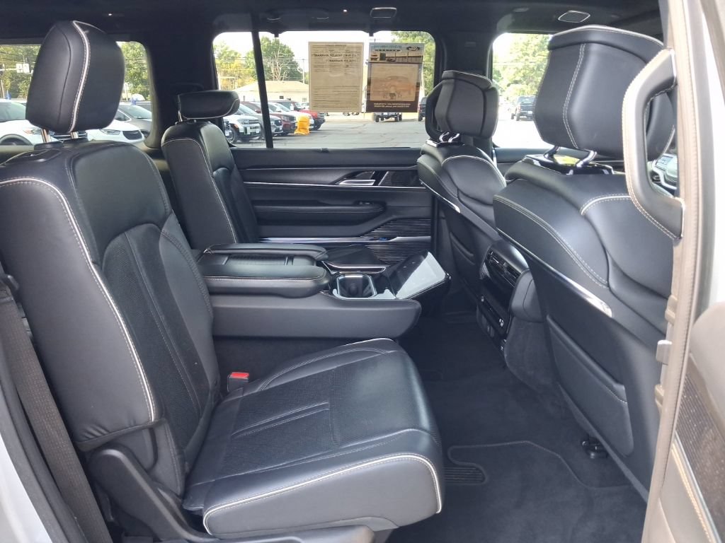 Used 2024 Jeep Grand Wagoneer L Series II w/ Quick Order Packagew 28T AWD/4WD image 18