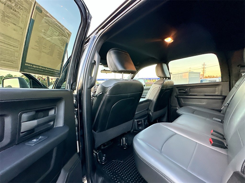 Used 2024 RAM 2500 Tradesman w/ Chrome Appearance Group image 17