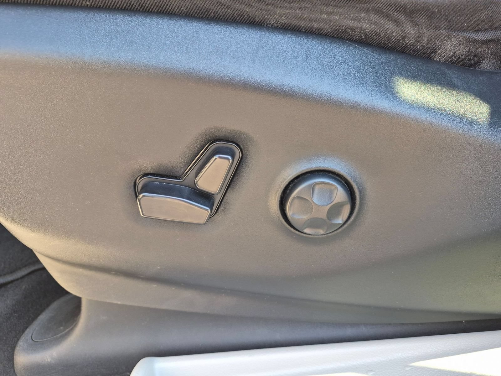 Used 2023 Chrysler Pacifica Touring-L FWD image 13
