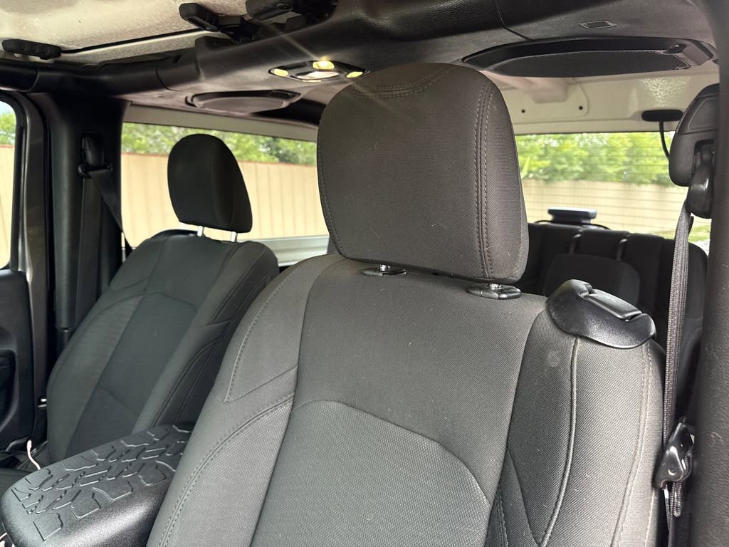 Used 2019 Jeep Wrangler Sport AWD/4WD image 14