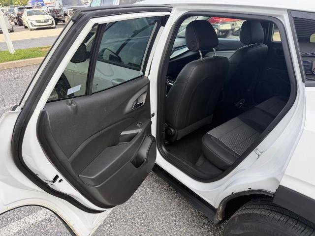 Used 2025 Chevrolet Trax LT w/ LT Convenience Package FWD image 12