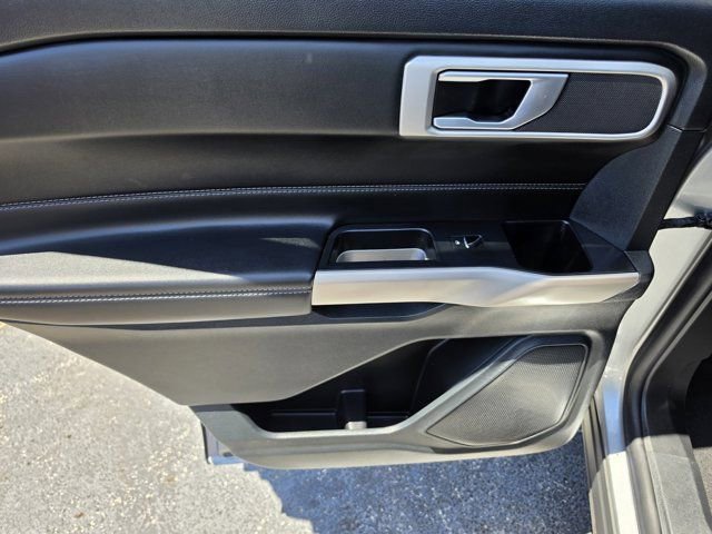 Certified 2023 Ford Explorer XLT w/ Equipment Group 202A RWD image 9