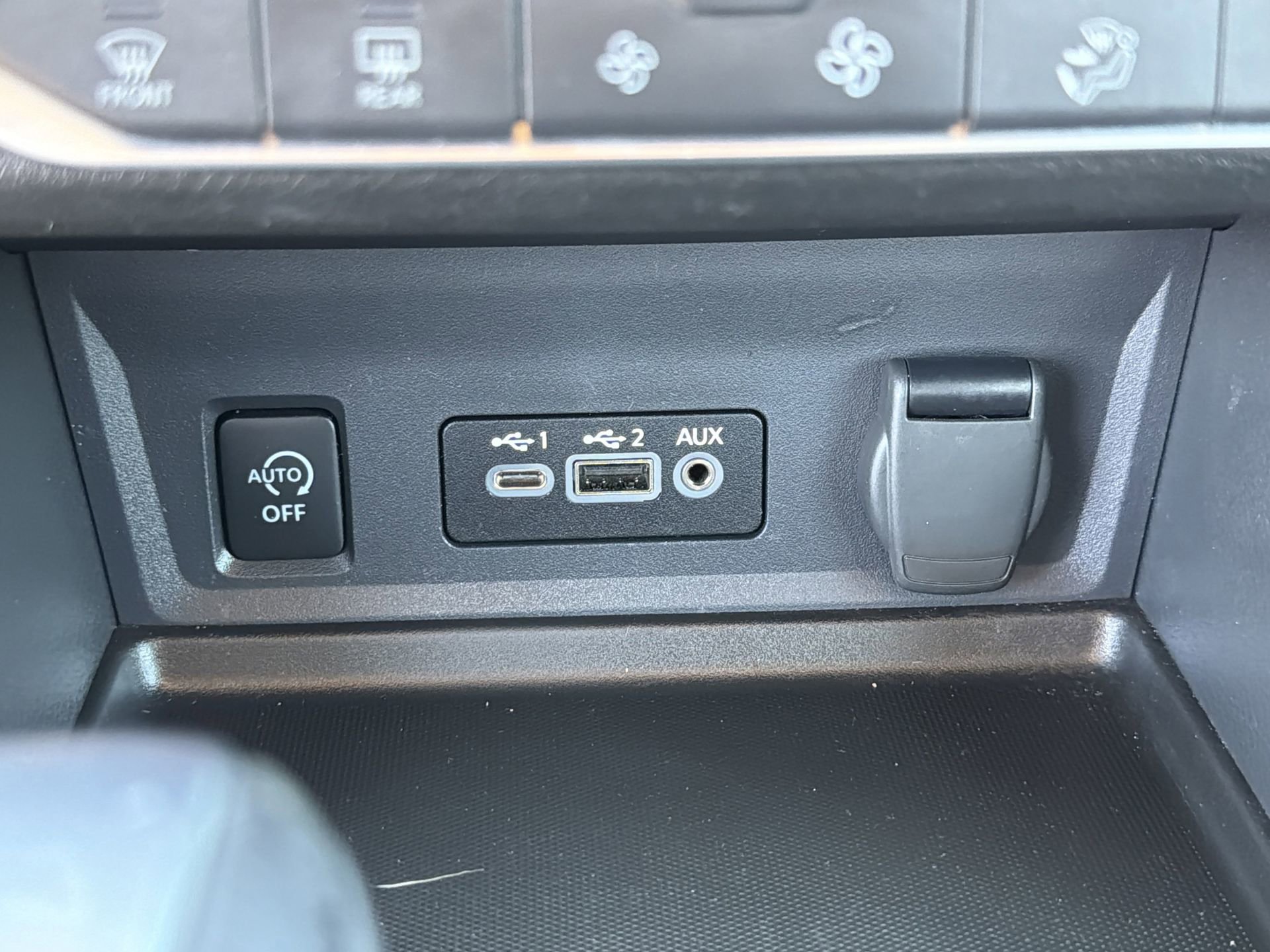 Used 2025 Nissan Sentra SR FWD image 7