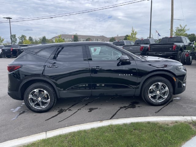 Used 2025 Chevrolet Blazer LT AWD/4WD image 6