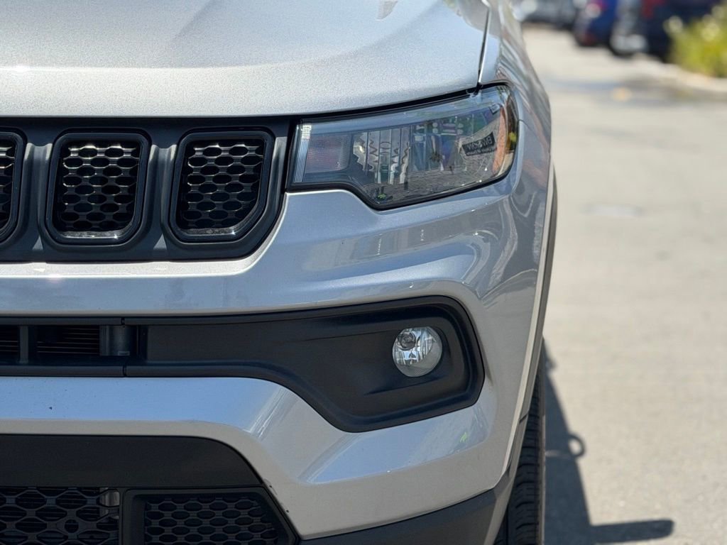 Used 2023 Jeep Compass Latitude AWD/4WD image 7