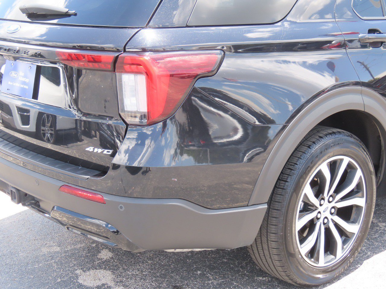Certified 2025 Ford Explorer ST-Line AWD/4WD image 12