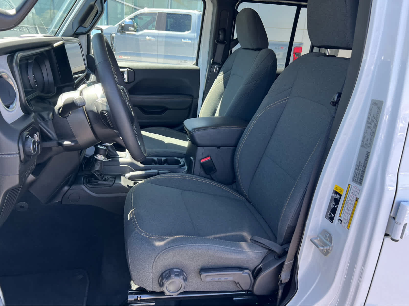 Used 2025 Jeep Wrangler Unlimited Sahara AWD/4WD image 27