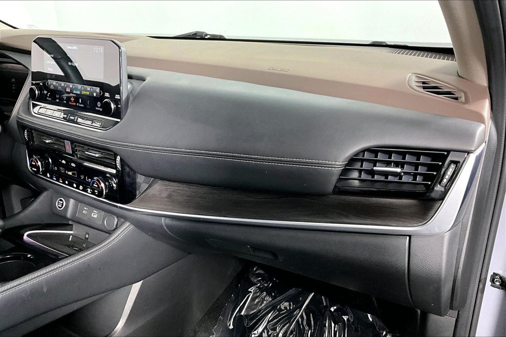 Used 2023 Nissan Rogue Platinum w/ Platinum Premium Package FWD image 16