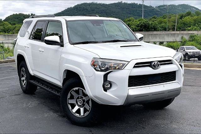 Used 2022 Toyota 4Runner TRD Off-Road AWD/4WD image 2