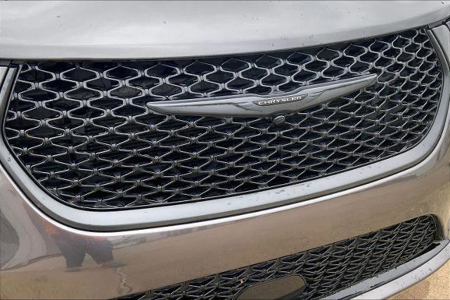 Used 2023 Chrysler Pacifica Limited w/ S Appearance Package image 30
