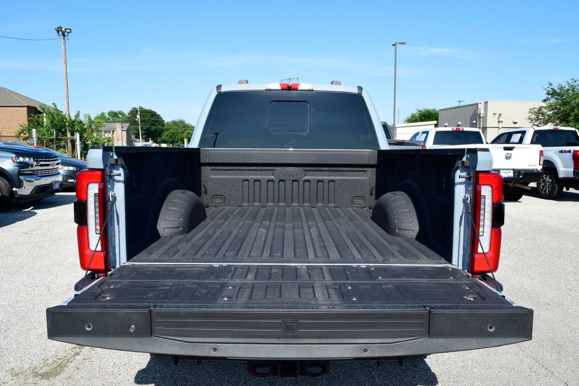 Certified 2024 Ford F250 Platinum w/ FX4 Off-Road Package AWD/4WD image 5