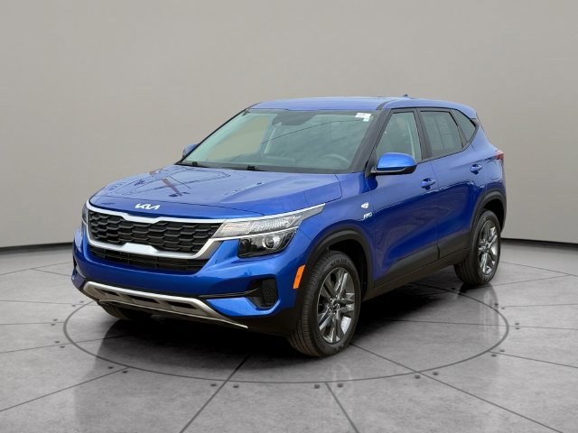 Used 2023 Kia Seltos LX AWD/4WD image 3