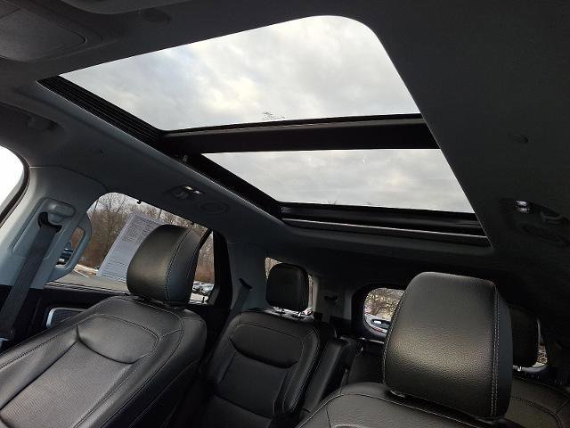 Certified 2022 Ford Explorer Limited w/ Hybrid Equipment Group 310A image 14