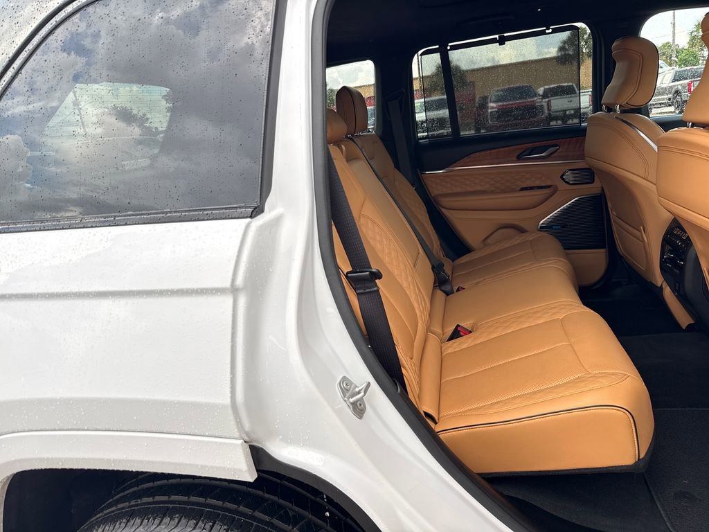 Used 2025 Jeep Grand Cherokee Summit AWD/4WD image 28