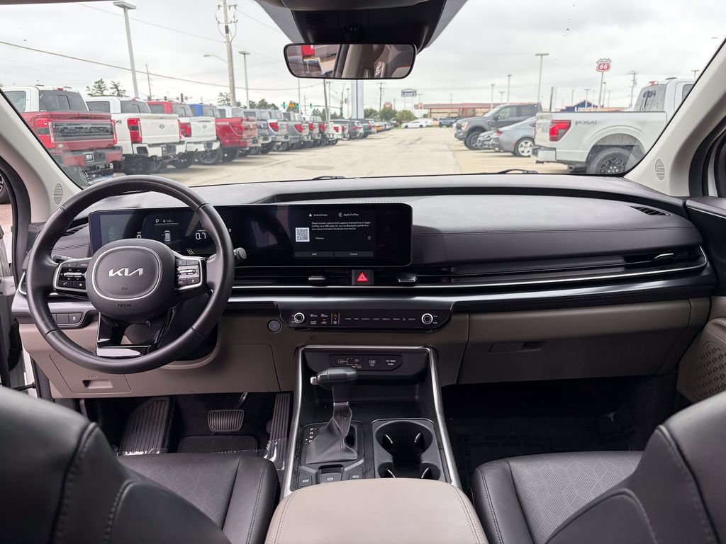 Used 2025 Kia Carnival FWD image 34